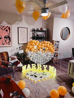 Proposal decorations - A wonderful way to propose to your love ones with a help from Gol'sArt heart shape balloon stand with candles and flower petals! Proposal decorations - A wonderful way to propose to your love ones with a help from Gol'sArt heart shape balloon stand with candles and flower petals!