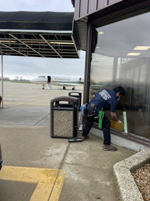 Waukegan AirPort window cleaning - Window cleaning on the Waukegan AirPort