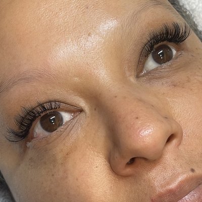 Hybrid lash extensions - This client came in wanting a mix of volume and classic and I knew hybrid was the perfect set for her! This client has never had lash extensions before, after the service she left feeling so beautiful and loving her lashes.