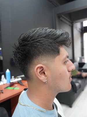 Lineage Barbershop - From the moment you walk through our door, you will be immersed in a relaxing and welcoming atmosphere, where soft music and the scent of high quality products will make you feel right at home. We take the time to get to know you, understand your preferences and make sure you leave satisfied, whether it's a classic cut, a perfectly shaped beard or a more daring style.
At Lineage Barbershop, we value attention to detail and excellence in service. Every appointment is an opportunity to take care of you, because we believe that a good cut not only transforms your image, but also elevates your confidence. In addition, we offer additional services such as our Premium Spa service for men in which we will totally renew you, so you can enjoy a complete experience.
Come and discover why we are the community's favorite barbershop! We'll be waiting for you with a smile and the tools ready to make your visit memorable. Lineage Barbershop - From the moment you walk through our door, you will be immersed in a relaxing and welcoming atmosphere, where soft music and the scent of high quality products will make you feel right at home. We take the time to get to know you, understand your preferences and make sure you leave satisfied, whether it's a classic cut, a perfectly shaped beard or a more daring style.
At Lineage Barbershop, we value attention to detail and excellence in service. Every appointment is an opportunity to take care of you, because we believe that a good cut not only transforms your image, but also elevates your confidence. In addition, we offer additional services such as our Premium Spa service for men in which we will totally renew you, so you can enjoy a complete experience.
Come and discover why we are the community's favorite barbershop! We'll be waiting for you with a smile and the tools ready to make your visit memorable.