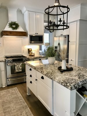 Kitchen Cabinet Resurface - This illustrates the way we can transform old cabinets and make them look spectacular! Kitchen Cabinet Resurface - This illustrates the way we can transform old cabinets and make them look spectacular!