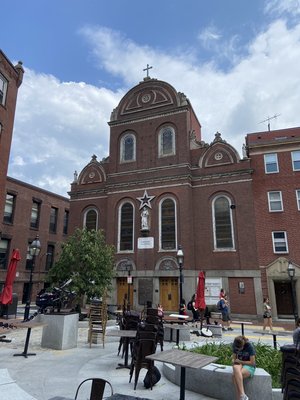 North End History Walking Tour - The North End is known as “Little Italy” for the 108 Italian restaurants in the neighborhood, but it is also the original settlement of Boston.  I will tell you the history of the North End while popping in and out of bakeries, markets and shops along the way.