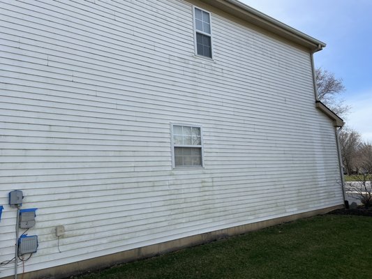 Green Algae - Algae removal using Soft Wash technique with out pressure for not to cause damage to the siding. Green Algae - Algae removal using Soft Wash technique with out pressure for not to cause damage to the siding.