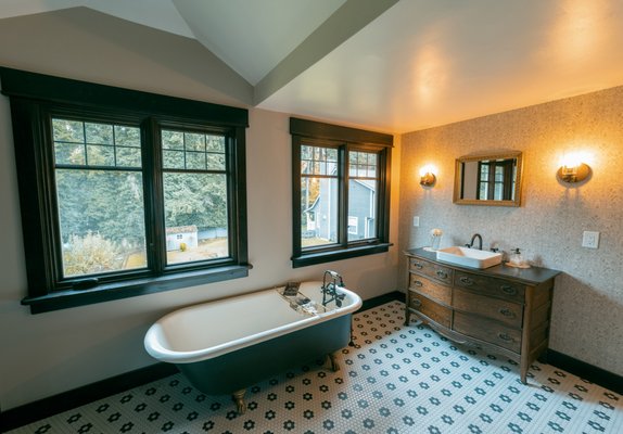 Bathroom remodel 2023 - We've completely transformed Michael and Sharon's bathroom, which included demolition, the installation of new drywall, beautiful wall tiles, premium fixtures, electrical upgrades, and more.
This project demonstrates our commitment to creating stunning and functional spaces. If you're ready to start your renovation journey, contact us for a free consultation.