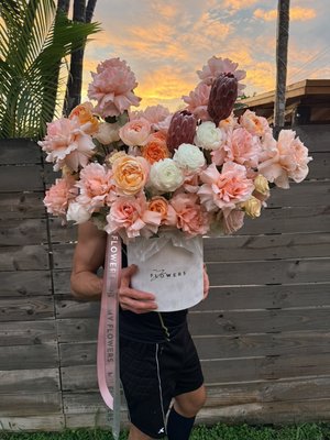 Birthday flowers - A huge selection of luxurious bouquets and arrangements in the European style for birthdays. Make your gift unforgettable for someone special to you. Birthday flowers - A huge selection of luxurious bouquets and arrangements in the European style for birthdays. Make your gift unforgettable for someone special to you.