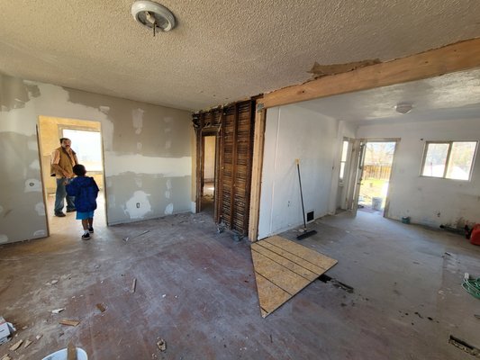 Kitchen Remodel - This remodel was done on a old kitchen. That was in bad shape. Free estimates call now!
