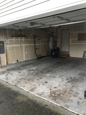 Garage Cleanout 1/21 - Classic garage cleanout.  Swept up when we were done, and our customers could enjoy their clean garage.  Looking forward to parking in the garage again.

We can do this for you!