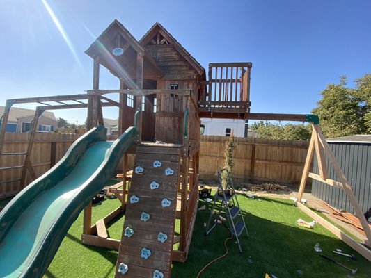 Custom playground house assembly with fabrication of missing part - Assembly of customers supplied dismantled playground with fabrication of originally missing part