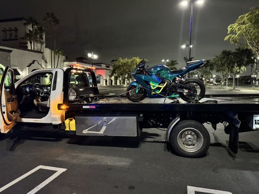 Motorcycle towing - "Stuck? We'll Get Your Wheels Rolling!" is your reliable motorcycle towing service, available 24/7 to assist you when you're stranded. Our expert team ensures safe and efficient transportation of your bike, so you can have peace of mind. Whether it's an emergency breakdown or a planned relocation, we've got the expertise and equipment to get you back on track swiftly.