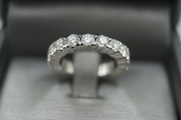 Diamond Rings - ✨ Custom-Crafted Perfection: Presenting Art Gold Jewelry's Bespoke 2.7ct Diamond Ring in 18k White Gold. Tailored to the unique tastes of our discerning customers, this ring is a testament to personalized luxury and elegance. 💎
Each facet of the diamond reflects our commitment to exclusivity and craftsmanship, ensuring that your ring is not just a piece of jewelry, but a symbol of your individual style and sophistication. Diamond Rings - ✨ Custom-Crafted Perfection: Presenting Art Gold Jewelry's Bespoke 2.7ct Diamond Ring in 18k White Gold. Tailored to the unique tastes of our discerning customers, this ring is a testament to personalized luxury and elegance. 💎
Each facet of the diamond reflects our commitment to exclusivity and craftsmanship, ensuring that your ring is not just a piece of jewelry, but a symbol of your individual style and sophistication.