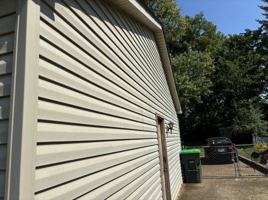 Soft Wash: Home - Home Softwash Services 
Restore your home’s curb appeal with our gentle, effective softwash services. We safely remove dirt, algae, and mildew from siding, brick, and more—leaving your house looking fresh and clean without the risk of damage. Contact us at (931) 944-0008 or quotes@cleanittn.com to schedule your softwash today!