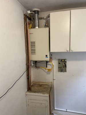 Tankless install in Long Beach. - New tankless install in Long Beach. These customers had a 30 gallon that we replaced with a noritz eztr40. This heater works great for smaller homes with up to 1.5 baths. Customers were very happy with the update to there home and endless hot water.