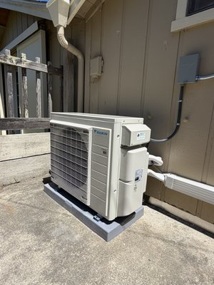 Daikin two zone mini split with a ducted air handler in the attic and a ductless floor console. - High energy efficient, Daikin ductless multiport heating and cooling system. Daikin two zone mini split with a ducted air handler in the attic and a ductless floor console. - High energy efficient, Daikin ductless multiport heating and cooling system.