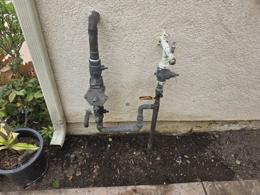 Pressure Regulator Replacement Rebuild - We replaced an old, failing pressure regulator and rebuilt the existing hose bib with a new shut-off valve. All parts were upgraded using high-quality copper for long-term durability and improved water flow. Clean, efficient, and built to last!