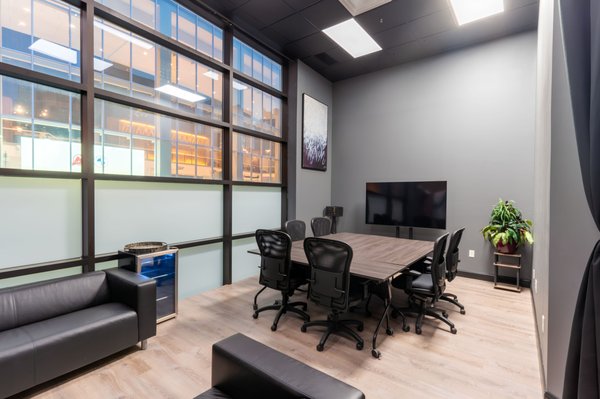 Our Creative Studios - OUR COLLABORATION SPACES ARE PERFECT FOR A VARIETY OF PURPOSES, INCLUDING COMPANY OFF-SITES, CONTENT CREATION INTERVIEWS, TEAM HUDDLES, BRAINSTORMING, BOARD RETREATS, AND STRATEGY SESSIONS. YOU CAN ALSO USE THEM TO RUN PRODUCTIVE TRAINING SESSIONS OR CREATE PHOTO AND VIDEO CONTENT.