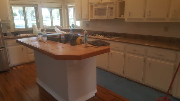 kitchen countertops remodel - The best thing about this job happened when we saw the happy faces of Harry and his wife. kitchen countertops remodel - The best thing about this job happened when we saw the happy faces of Harry and his wife.