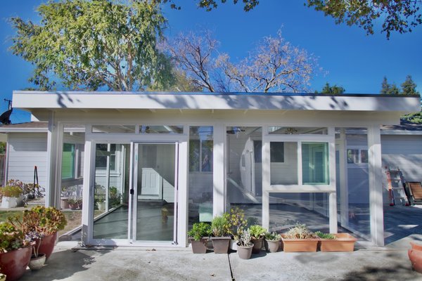 SUN ROOM - Patio shed transformed into a bright and personalized sun room, equipped with transparent walls and a full roof integrated into the main house. SUN ROOM - Patio shed transformed into a bright and personalized sun room, equipped with transparent walls and a full roof integrated into the main house.