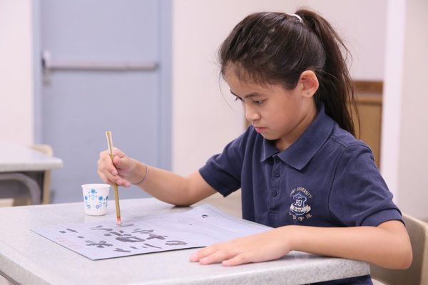 Calligraphic Classes - In this joyous, active, and unique children's art class experience that is loved by parents and kids alike, our young artists-in-the-making have a blast in their art lessons for kids. Through this class, the teachers cultivate children's correct way of writing, correct bad posture, exercise the strength of hand muscles, exercise children's willpower, with the fast pace of life, practice calligraphy can make people happy mood, edify sentiment. Calligraphic Classes - In this joyous, active, and unique children's art class experience that is loved by parents and kids alike, our young artists-in-the-making have a blast in their art lessons for kids. Through this class, the teachers cultivate children's correct way of writing, correct bad posture, exercise the strength of hand muscles, exercise children's willpower, with the fast pace of life, practice calligraphy can make people happy mood, edify sentiment.