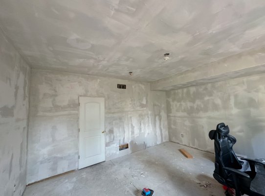 Drywall Installation & Finishing - We deliver clean, professional drywall installation and finishing services for both new construction and remodels. From framing and hanging to taping, mudding, and sanding, we ensure every wall is smooth, level, and ready for paint. Whether it's a single room or a full home, Aslan Construction takes pride in straight lines, tight seams, and a flawless finish that lasts.
