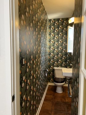 Powder room - Wallpaper installation Powder room - Wallpaper installation