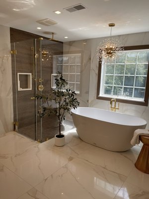 Luxury Master Bath 🛁 - We have the ability to help you with remodeling your bathroom. With over 30 years experience our team will guide you through all the options so we help you find everything you’re looking for! Luxury Master Bath 🛁 - We have the ability to help you with remodeling your bathroom. With over 30 years experience our team will guide you through all the options so we help you find everything you’re looking for!