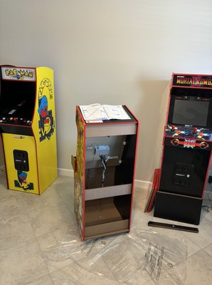 Assembly of video game machines and table football - I built these three video game machines in one day. And I also built a foosball table. The whole thing took 7 hours.