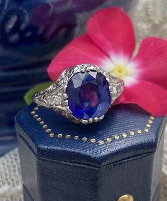Something Blue - Art Deco 3ct+ Sapphire and Diamond Ring in Platinum
IG @goldhatpin Something Blue - Art Deco 3ct+ Sapphire and Diamond Ring in Platinum
IG @goldhatpin