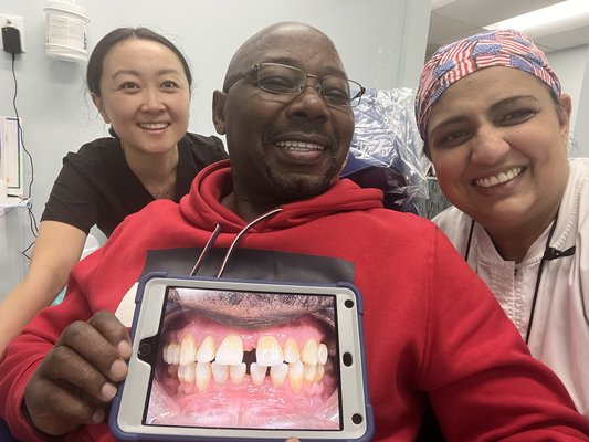 Invisalign can close your gaps or make them straight - These two patients are showing amazing transformations with Invisalign . The first patient has excessive gaps when he first saw his smile he could not believe it was him.

The second patient had excessive crowding with Invisalign. Her teeth have become so straight. She cannot stop smiling. Please call us today if you want to have straight teeth.