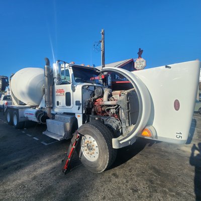 Peterbilt 365 - We did a full service on this Peterbilt 365. We changed the oil using Delo 400 15W40. We changed the oil filter, fuel filter and fuel/water separator. We also checked the transmission and differential fluids. We completed the service with a full chassis lubrication. Peterbilt 365 - We did a full service on this Peterbilt 365. We changed the oil using Delo 400 15W40. We changed the oil filter, fuel filter and fuel/water separator. We also checked the transmission and differential fluids. We completed the service with a full chassis lubrication.