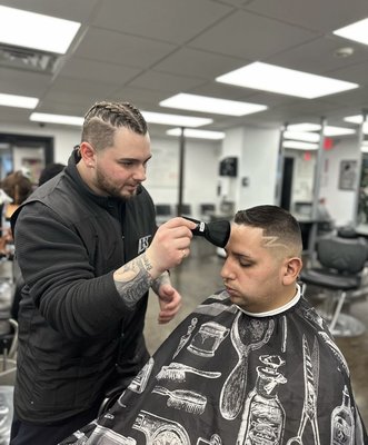 Brandon Peaslee - I am a versatile barber that pays close attention to detail. I take pride in my customer service to ensure the client gets the cut that is desired and leaves the chair satisfied with every service. Book with me to get first hand experience of the quality, passion, and precision that I put into every cut.