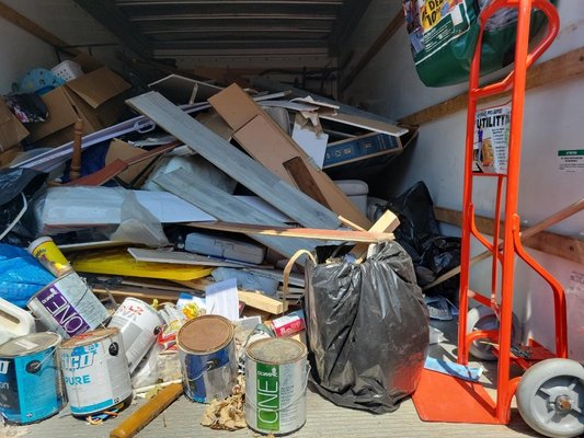 Junk Removal for a landlord clearing out old tenants left behind Junk - This is the second time I have had the pleasure of working with this client at one of his properties. Junk Removal for a landlord clearing out old tenants left behind Junk - This is the second time I have had the pleasure of working with this client at one of his properties.