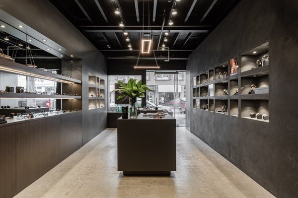 Vincero: Abbot Kinney, Venice CA - Complete Remodeling - This store was remodeled from the ground up, new framework, electrical, drywall with special finishing, custom carpentry, custom glass mirrors, and finish paint.