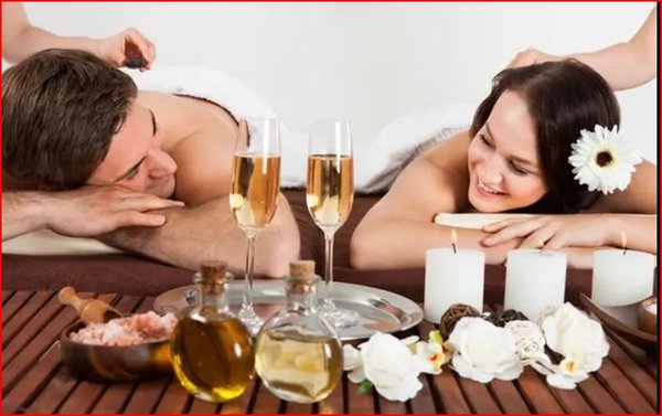 60 Minute Couple massage - Happy couple enjoying massage! 60 Minute Couple massage - Happy couple enjoying massage!