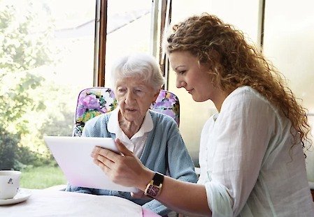 Alzheimer's and Dementia Care - Alzheimer’s disease is a progressive and degenerative brain disease and the most commonly known form of dementia. What you may not know, is that Dementia is not a specific disease. It is actually an overall term used to describe a group of symptoms specific to memory loss and other cognitive impairments that are serious enough to interfere with your loved one’s daily activities.
If your elderly loved one in Federal Way, Washington is suffering from Alzheimer's or another form of dementia, caring for them can take a tremendous toll on your own physical and emotional well-being. Because of the progressive nature of the disease, many families choose the support and assistance of home care professionals like Senior Helpers. As the leading industry experts in Alzheimer's and dementia care, you can trust Senior Helpers to make your loved one's life, and yours, much easier and more enjoyable. Alzheimer's and Dementia Care - Alzheimer’s disease is a progressive and degenerative brain disease and the most commonly known form of dementia. What you may not know, is that Dementia is not a specific disease. It is actually an overall term used to describe a group of symptoms specific to memory loss and other cognitive impairments that are serious enough to interfere with your loved one’s daily activities.
If your elderly loved one in Federal Way, Washington is suffering from Alzheimer's or another form of dementia, caring for them can take a tremendous toll on your own physical and emotional well-being. Because of the progressive nature of the disease, many families choose the support and assistance of home care professionals like Senior Helpers. As the leading industry experts in Alzheimer's and dementia care, you can trust Senior Helpers to make your loved one's life, and yours, much easier and more enjoyable.