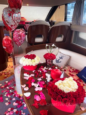 Propose Yacht Flowers and Balloons decorating - Yacht decorating with flowers and balloons