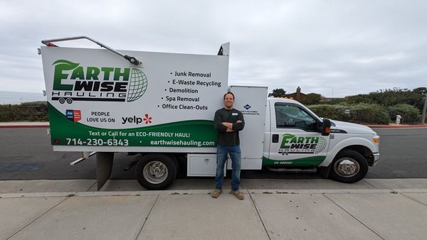 Residential Junk Removal - Do you have old trash, junk or debris laying around cluttering up your life? Maybe it's in your home, your yard, your garage or your business. Give EarthWise Hauling a call or a text and see how easy it is to reclaim your space in an Eco-Conscious way!