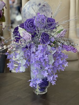Floral Arrangements & Centerpeices - Luxurious floral arrangements tailored to your taste.