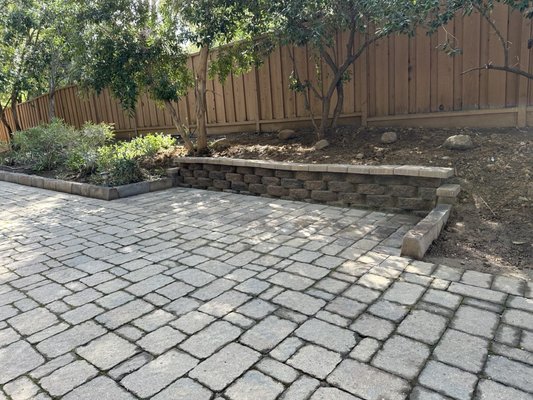 Installation of curbstones and a platform for garbage tank - Installation of curbstones and a platform for garbage tank Installation of curbstones and a platform for garbage tank - Installation of curbstones and a platform for garbage tank