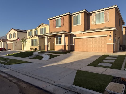 Redlands ca - This front yard was in a brand new community just built. The client gave us a call back after we did his back yard about 7 months ago. He explained to me his ideas and I gave him the exact job expectations he wanted.