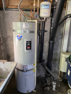 50 Gallon Electric Water Heater - Home owners reported no hot water and flooding around base of water heater. We removed the old unit, cleaned up & vacuumed up loose debris, installed a brand new water shut off valve and installed a thermal expansion tank.