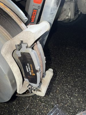 Brake pad replacement on a 2006 sienna - This is a brake pad replacement on a Toyota sienna Brake pad replacement on a 2006 sienna - This is a brake pad replacement on a Toyota sienna