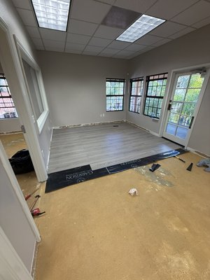 Dental clinic - That was remodeling Dental Clinic.
We paint all walls remove carpet from floor and install new LVP vinyl. Install new cove base