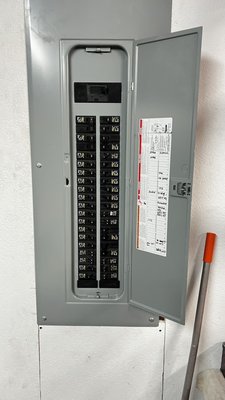 Upgrade 200 amp Panel Benicia CA - We replaced an overloaded and poorly distributed electrical panel with a new 200-amp main panel with more space for improved safety and reliability. We installed new circuit breakers and better distributed the circuits. The installation was performed according to current electrical code standards, with a flawless and professional finish. Upgrade 200 amp Panel Benicia CA - We replaced an overloaded and poorly distributed electrical panel with a new 200-amp main panel with more space for improved safety and reliability. We installed new circuit breakers and better distributed the circuits. The installation was performed according to current electrical code standards, with a flawless and professional finish.