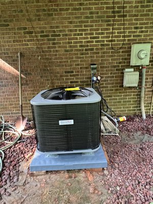 Hvac heatpump split system change out. - This customer had a system failure during one of the hottest weeks on record, now they have a brand new split system to beat the summer heat Hvac heatpump split system change out. - This customer had a system failure during one of the hottest weeks on record, now they have a brand new split system to beat the summer heat