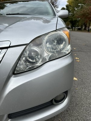 Headlight Restoration - No need to buy new expensive headlight , we can restore them to look like new at the confort of your home.