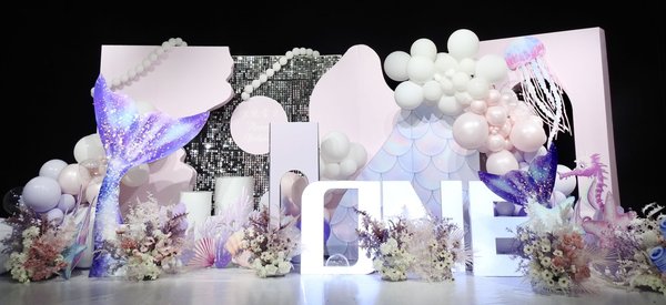 Fabulous party - Fancy backdrops with flowers and balloons