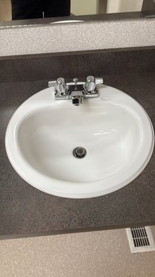Commercial cleaning - Fixtures - An example of the quality of work we provide for businesses in Edmonton. Do you have an office or restaurant in need of a reliable and experienced cleaning crew? Call us today! Commercial cleaning - Fixtures - An example of the quality of work we provide for businesses in Edmonton. Do you have an office or restaurant in need of a reliable and experienced cleaning crew? Call us today!
