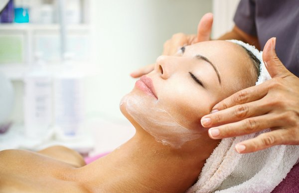 Facials - Unwind Wellness offers a variety of different facials including:
-Facial Massage: Relaxation of the facial muscles releases wrinkles around the forehead, eyes and mouth, and helps prevent new ones from forming. Increased flow of blood and oxygen to the skin encourages a clear complexion and a rosy glow.
-Acne Solutions Facial: Depending on your unique needs, your esthetician may utilize treatments like salicylic acid to dry out acne and reduce breakouts. We focus on improving your skin by addressing acne-related concerns, making this an ideal choice for those seeking to address acne effectively.
-Brightening Facial: This treatment’s powerful exfoliants smooth skin and slough off dulling surface cells. Improve skin tone, prevent and reduce premature aging, and reduce the appearance of fine lines, wrinkles and redness.
-Collagen Infusion Facial: This treatment combines the Renewal Bio Resurfacing Peel with advanced Ultrasonic technology to boost collagen production, eliminate fine lines and wrinkles, and purify pores.
-Lifting Renewal Facial: This powerful, dual-action anti-aging treatment helps visibly lift skin and acts as a non-invasive line filler to temporarily smooth out fine lines and wrinkles. Caffeine and collagen peptides enhance the skin’s natural production of collagen and elastin.
-Express Radiance Facial: Give us just 30 minutes and you'll leave with revitalized skin giving you a clearer, fresher, more radiant complexion!
-Microdermabrasion: Our Microdermabrasion treatment uses a gentle abrasive diamond-tipped instrument to exfoliate your skin, revealing a smoother, softer layer underneath. This treatment gives you a fresh and youthful appearance by reducing light scarring, discoloration, sun damage, age spots, blackheads and the appearance of wrinkles.
-Unwind Signature Facial: An expert Unwind esthetician guides you through a variety of options to address your unique skin needs. Whether you're looking to rejuvenate, hydrate, or target specific concerns, this treatment will leave your skin glowing and your mind at ease.
-Back Purification Facial: These treatments cleanse, exfoliate, and treat congestion in the skin, and use a customized mask to provide a deep moisturizing treatment. Facials - Unwind Wellness offers a variety of different facials including:
-Facial Massage: Relaxation of the facial muscles releases wrinkles around the forehead, eyes and mouth, and helps prevent new ones from forming. Increased flow of blood and oxygen to the skin encourages a clear complexion and a rosy glow.
-Acne Solutions Facial: Depending on your unique needs, your esthetician may utilize treatments like salicylic acid to dry out acne and reduce breakouts. We focus on improving your skin by addressing acne-related concerns, making this an ideal choice for those seeking to address acne effectively.
-Brightening Facial: This treatment’s powerful exfoliants smooth skin and slough off dulling surface cells. Improve skin tone, prevent and reduce premature aging, and reduce the appearance of fine lines, wrinkles and redness.
-Collagen Infusion Facial: This treatment combines the Renewal Bio Resurfacing Peel with advanced Ultrasonic technology to boost collagen production, eliminate fine lines and wrinkles, and purify pores.
-Lifting Renewal Facial: This powerful, dual-action anti-aging treatment helps visibly lift skin and acts as a non-invasive line filler to temporarily smooth out fine lines and wrinkles. Caffeine and collagen peptides enhance the skin’s natural production of collagen and elastin.
-Express Radiance Facial: Give us just 30 minutes and you'll leave with revitalized skin giving you a clearer, fresher, more radiant complexion!
-Microdermabrasion: Our Microdermabrasion treatment uses a gentle abrasive diamond-tipped instrument to exfoliate your skin, revealing a smoother, softer layer underneath. This treatment gives you a fresh and youthful appearance by reducing light scarring, discoloration, sun damage, age spots, blackheads and the appearance of wrinkles.
-Unwind Signature Facial: An expert Unwind esthetician guides you through a variety of options to address your unique skin needs. Whether you're looking to rejuvenate, hydrate, or target specific concerns, this treatment will leave your skin glowing and your mind at ease.
-Back Purification Facial: These treatments cleanse, exfoliate, and treat congestion in the skin, and use a customized mask to provide a deep moisturizing treatment.
