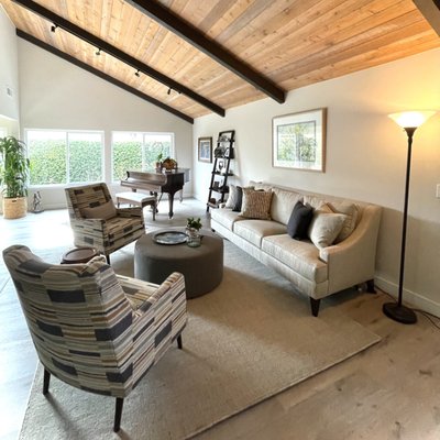 The Metal Artist's home - Living room design with furniture pieces in fabrics which are high in texture and prints makes this room cozy and inviting.