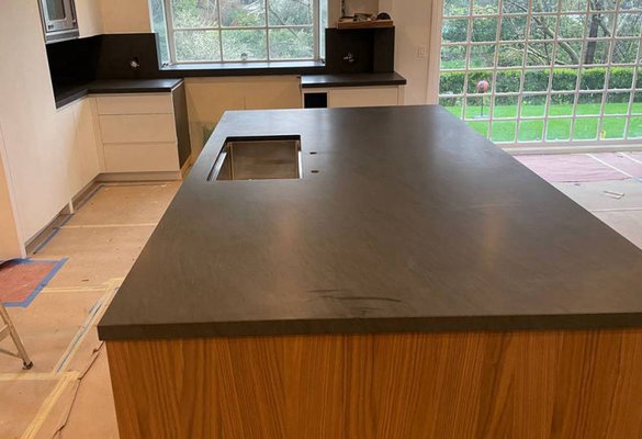 Kitchen countertops | Quartzite - One more time, Luxiomer is proud of installing the new kitchen countertops and thanks our fabricator for all their effort to keep our Premium Quality. These beautiful countertops and Kitchen island are built with Gris Quartzite. The project took two weeks to be completed. The Quartzite was picked directly from our Thousand Oaks, CA warehouse. 91230. Please come to visit us Luxiomer Stone Gallery is ONE STOP SHOP. We can show you over 250 slabs and many other top slabs brands, such as Vadara, Cambria, and MSI.